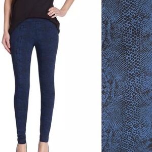 🎀 5/$20 🎀 Joie blue and black snakeskin thick leggings size large